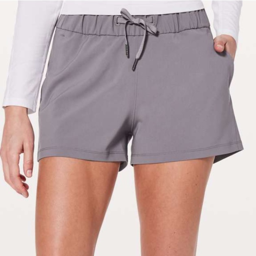 Lululemon On the Fly Shorts 2.5” Size 4